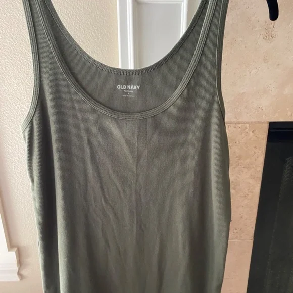 Old Navy Tank - Picture 5 of 5